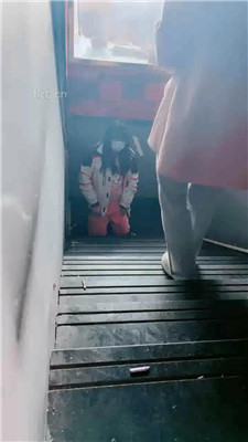 【桃子老师】户外楼梯间-小白鞋白袜虐母畜_HD绳艺资源