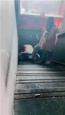 图片[3]_【桃子老师】户外楼梯间-小白鞋白袜虐母畜_HD绳艺资源