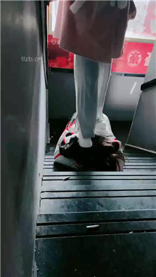 图片[7]_【桃子老师】户外楼梯间-小白鞋白袜虐母畜_HD绳艺资源