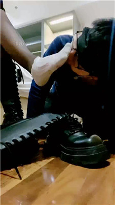 图片[13]_【甜沁】跪舔长靴原味白袜/吃口水_HD绳艺资源