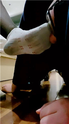 图片[17]_【甜沁】跪舔长靴原味白袜/吃口水_HD绳艺资源