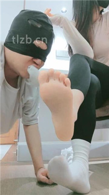 图片[17]_【妮蔻】艺术闻鞋/碾压狗头/白袜塞嘴【完整版】_HD绳艺资源