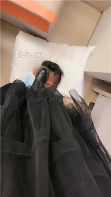 图片[2]_【奈奈】原味肉丝脚捂脸/脏短靴踩踏_HD绳艺资源