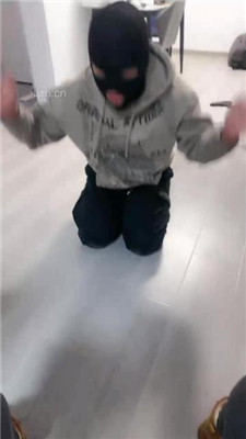 图片[4]_【樱子大人】口吐喂食/雪地靴踩虐/提档耳光/训练_HD绳艺资源