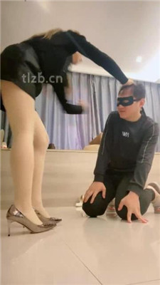 【魅儿】高跟肉丝脚蹂躏/耳光抽/丝袜塞嘴/踩踏喂食_HD绳艺资源