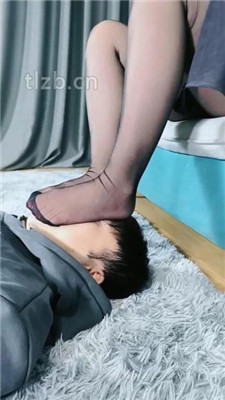 【西安欣】黑丝脚捂脸窒息/踩踏/人肉坐垫_HD绳艺资源