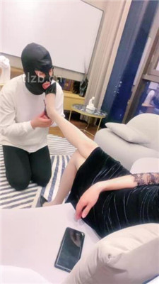 【爱丽丝】喂浓痰/转胯骑马爬行/闻舔肉丝脚【完整版】_HD绳艺资源