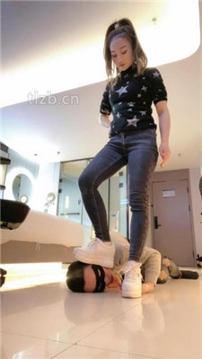 图片[6]_【魅儿】小白鞋碾压狗爪/白袜脚辱狗/胯下奴/裸足插嘴_HD绳艺资源