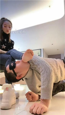 图片[16]_【魅儿】小白鞋碾压狗爪/白袜脚辱狗/胯下奴/裸足插嘴_HD绳艺资源