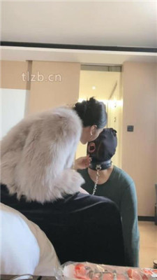 【小月牙】狗链拴丧家之犬-虐乳/藤条抽/闻舔高跟/卫生巾辱_HD绳艺资源