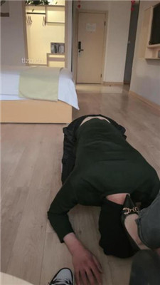 图片[3]_【烁烁】坐脸窒息/转胯sp/跪舔黑丝高跟/踩踏喂食_HD绳艺资源