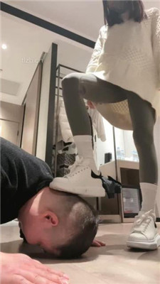 图片[2]_【阿月大王】瑜伽裤S-运动鞋/雪地靴-碾狗爪/踩头深喉_HD绳艺资源