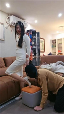 图片[2]_【嘉妮】舔脏鞋/揪耳朵/转胯/肉丝脚狂舔_HD绳艺资源