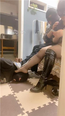 图片[9]_【佳琪绳艺导师】夫妻主长靴踩虐绿帽-反绑艺术装置塞嘴_HD绳艺资源