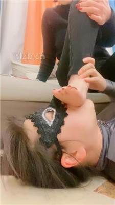 图片[11]_【高傲】裸足吮吸狂舔/长靴高跟碾压踩_HD绳艺资源