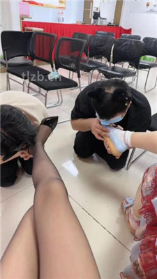 图片[4]_【尤物大大】会议室多素人S群调-骑马/舔脏鞋臭脚/转胯踩踏_HD绳艺资源