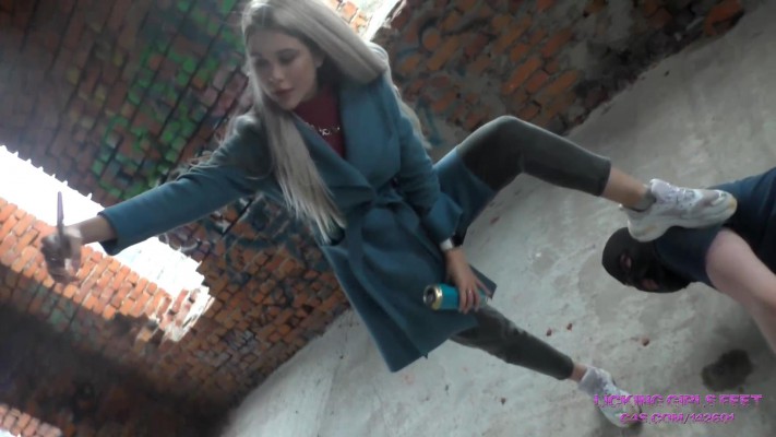 图片[7]_Nicole绳艺导师烂尾楼残虐贱狗，舔脏鞋底喝浓痰！还拍照羞辱！_HD绳艺资源