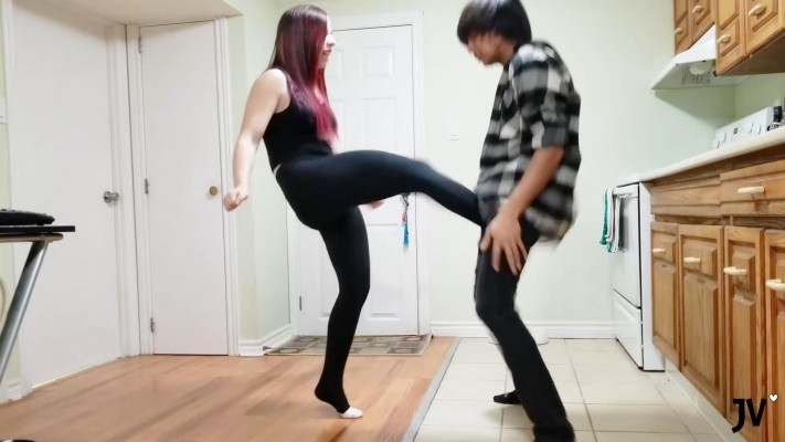 图片[9]_狠毒美少女连环腿高难度挑战踢裆！踢得可怜小伙死去活来各种打滚！_HD绳艺资源