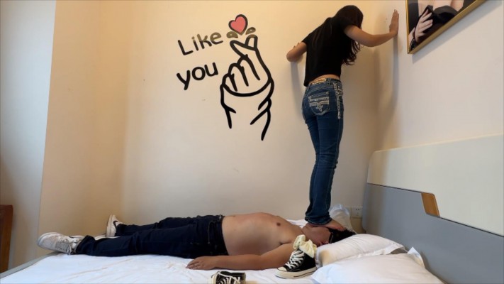 【无双sama】牛仔裤匡威裸足踩踏_HD绳艺资源