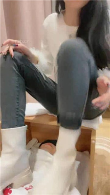 【陈甜女帝】短靴黑丝踩地毯狗_HD绳艺资源