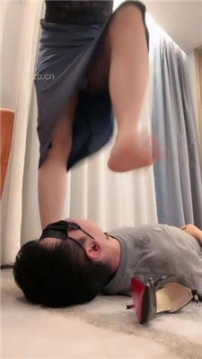 图片[18]_【小x大王】高跟碾压踩/插嘴深喉/恋足跪舔_HD绳艺资源