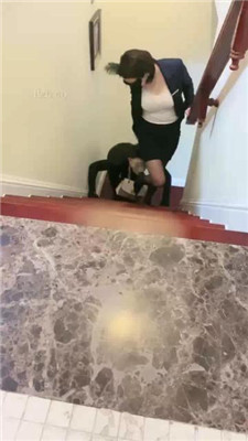 【高傲】情侣奴-遛狗爬楼梯/转胯/强迫圣水_HD绳艺资源