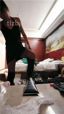 图片[4]_【馨雅】高跟长靴黑丝踩虐/高跟抽耳光_HD绳艺资源