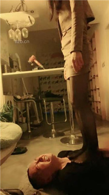 图片[3]_【梓S】抽耳光/踩踏/跪舔黑丝脚/坐脸窒息_HD绳艺资源