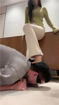 图片[13]_【小x大王】狗链遛狗/高跟美腿崇拜/耳光/踩狗舌_HD绳艺资源