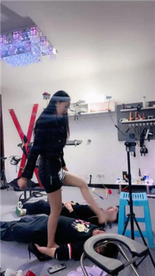 图片[12]_【尤金女皇】抽耳光/藤条训练/踩踏/虐乳舔臭脚_HD绳艺资源