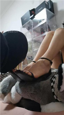 图片[2]_【皮皮】高跟凉鞋裸足玩贱奴/美腿踩踏_HD绳艺资源