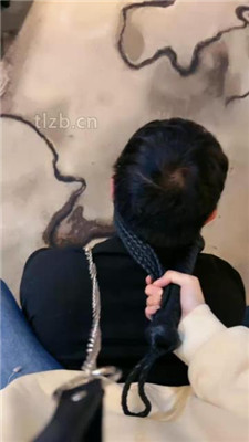 图片[2]_【佳佳】运动鞋白袜踩虐/骑马遛狗_HD绳艺资源