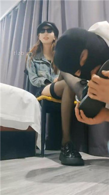 【04年情侣s】情侣主臭脚丫羞辱绿帽贱奴_HD绳艺资源