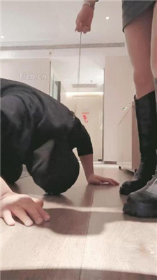 图片[5]_【bibi团】清理脏鞋底/全体重踩踏/赏赐圣水_HD绳艺资源