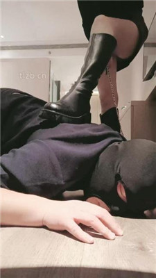 图片[6]_【bibi团】清理脏鞋底/全体重踩踏/赏赐圣水_HD绳艺资源