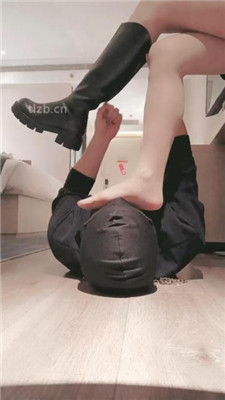 图片[9]_【bibi团】清理脏鞋底/全体重踩踏/赏赐圣水_HD绳艺资源