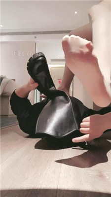 图片[10]_【bibi团】清理脏鞋底/全体重踩踏/赏赐圣水_HD绳艺资源