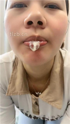 图片[4]_【瑶瑶】母畜-踩踏香蕉喂食/清理脏鞋底/转胯sp/黑丝酸奶脚_HD绳艺资源