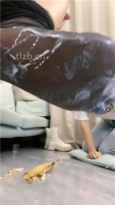 图片[17]_【瑶瑶】母畜-踩踏香蕉喂食/清理脏鞋底/转胯sp/黑丝酸奶脚_HD绳艺资源