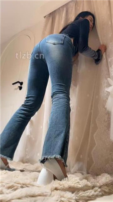 【橘子没熟】母畜-对着主人的棉袜脚发骚_HD绳艺资源