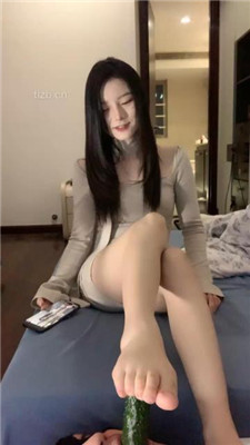 图片[5]_【宝爷】裸足美腿玩虐-黄瓜插嘴_HD绳艺资源