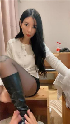 【陈甜女帝】长靴黑丝美腿踩地毯狗【完整版】_HD绳艺资源