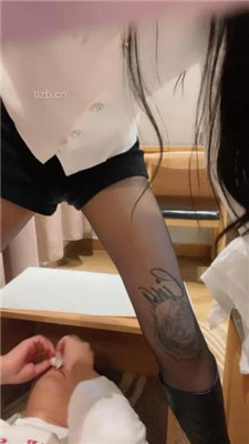 图片[2]_【陈甜女帝】长靴黑丝美腿踩地毯狗【完整版】_HD绳艺资源