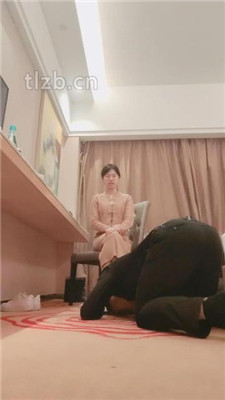 【嘉妮】空军一号脏鞋蹂躏/转胯/虐乳/数据线训练_HD绳艺资源