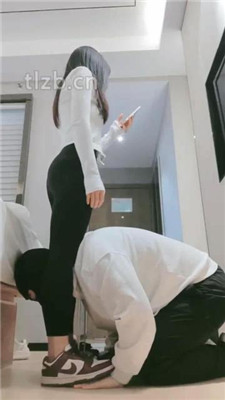 【妮蔻】踩狗爪/夹头/提档/窒息/鞋子插嘴/闻舔肉丝_HD绳艺资源