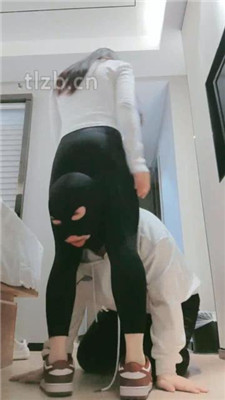 图片[8]_【妮蔻】踩狗爪/夹头/提档/窒息/鞋子插嘴/闻舔肉丝_HD绳艺资源