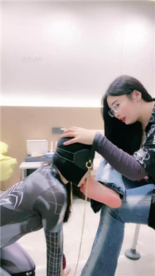 【小羊】母畜-遛狗爬行/碾压踩狗脸/跪舔裸足_HD绳艺资源