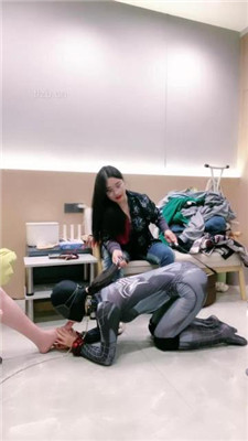 图片[4]_【小羊】母畜-遛狗爬行/碾压踩狗脸/跪舔裸足_HD绳艺资源