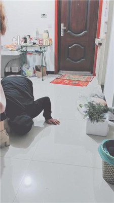 【美容院S】物化坐垫/吃垃圾/舔双S脏鞋/短靴踩踏_HD绳艺资源