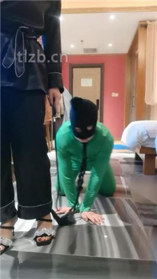 图片[2]_【冷御绳艺导师】胯下遛狗/脚喂食/踩踏/品尝臭脚_HD绳艺资源